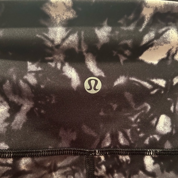 Lululemon rise and flow pant full on luxtreme - Picture 11 of 14